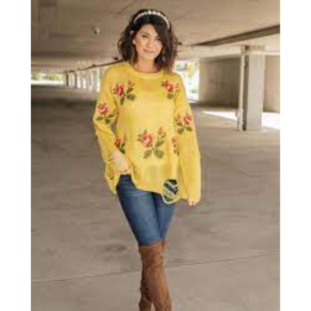 Davi&Dani Floral Rose Knit Distressed Wrecked Yellow Sweater Size M Oversized